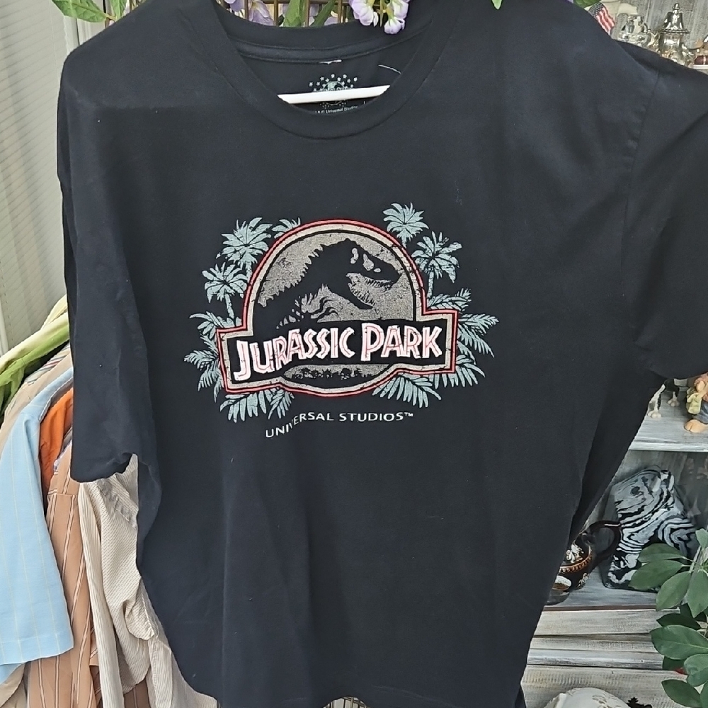 JURASSIC PARK Universal STUDIOS Black Short Sleeve Tee with Graphic Design
